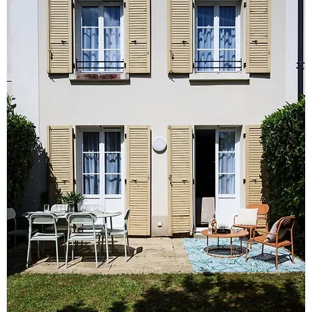 Σπίτι διακοπών Elegante Maison Entre Paris Et Avec Parking Bailly-Romainvilliers